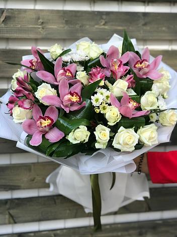 Букет цветов из: Розы и Хризантемы в Дорогобуже