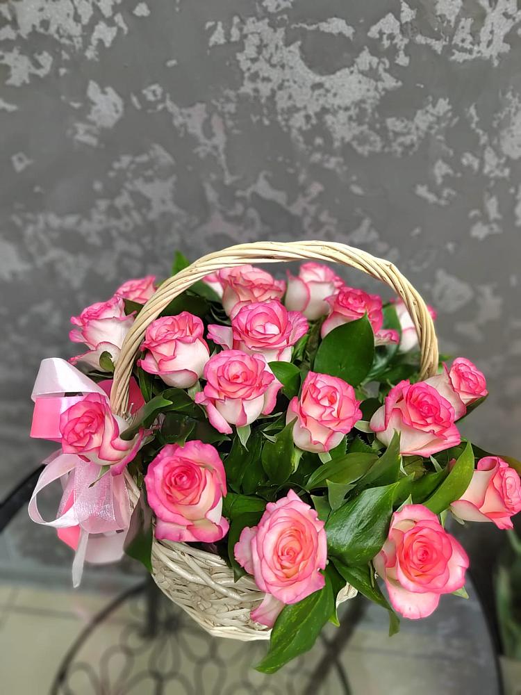 Цветочная композиция из Розы в корзине в Дорогобуже