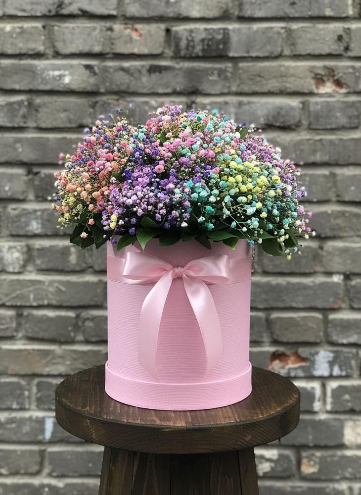 Цветочная композиция из Гипсофила и Розы в шляпной коробке в Дорогобуже