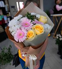 Букет цветов из:  Герберы, Розы и Хризантемы в Дорогобуже