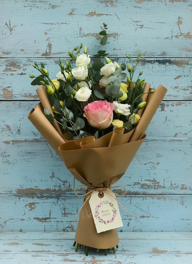 Букет цветов из: Розы и Лизиантусы в Дорогобуже