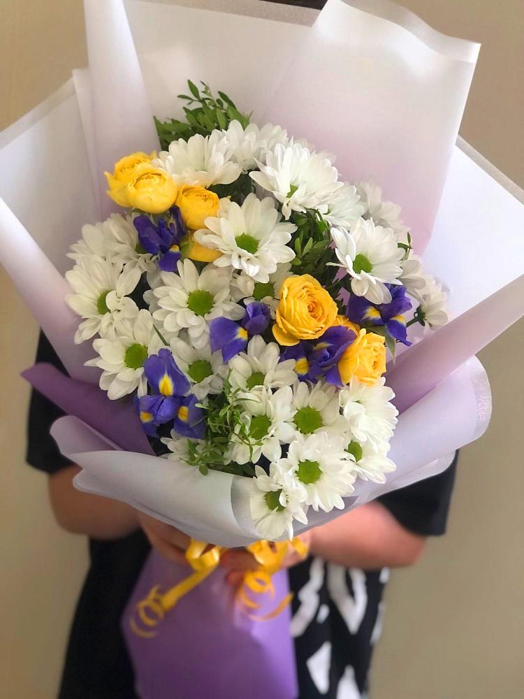 Букет цветов из: Ирисы, Хризантемы и Розы в Дорогобуже