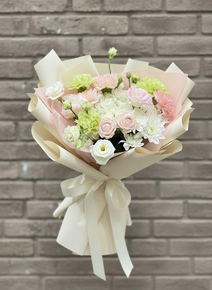 Букет цветов из: Гвоздики, Розы, Лизиантусы и Хризантемы в Дорогобуже