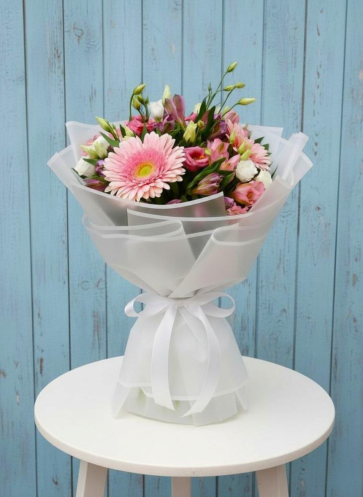 Букет цветов из: Герберы, Альстромерии и Лизиантусы в Дорогобуже