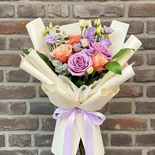 Букет цветов из:  Лизиантусы и Розы в Дорогобуже