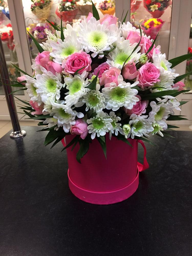 Цветочная композиция из Розы и Хризантемы в шляпной коробке в Дорогобуже