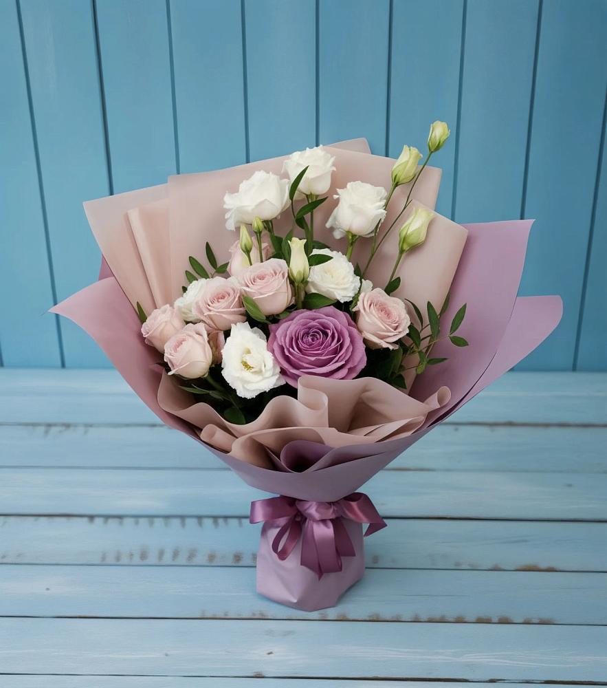 Букет цветов из: Розы и Лизиантусы в Дорогобуже